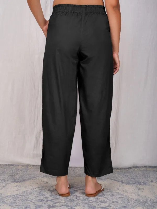 zuri_Women_Relaxed_Regular_Fit_Mid-Rise_Cotton_Trousers