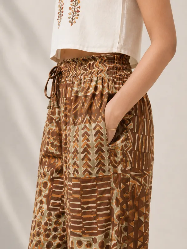 Women_Frilled_High-Rise_Wrinkle_Free_Flared_Trousers