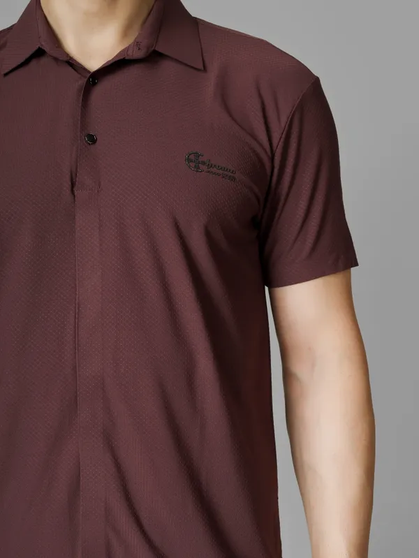 Maroon_stichless_nylon_Spread_Collar_T_Shirt_For_Men