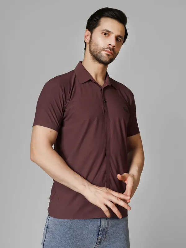 Maroon_stichless_nylon_Spread_Collar_T_Shirt_For_Men