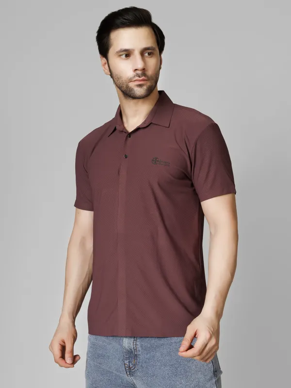 Maroon_stichless_nylon_Spread_Collar_T_Shirt_For_Men