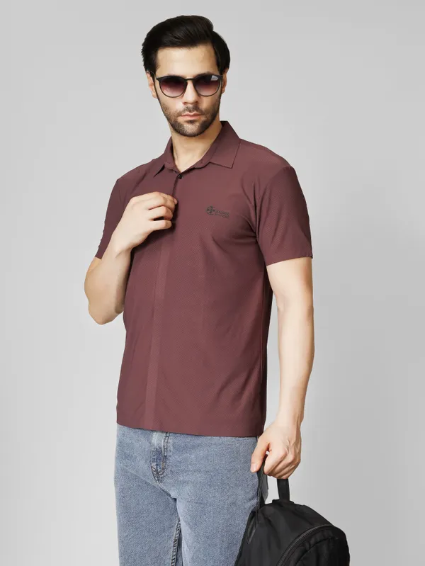 Maroon_stichless_nylon_Spread_Collar_T_Shirt_For_Men