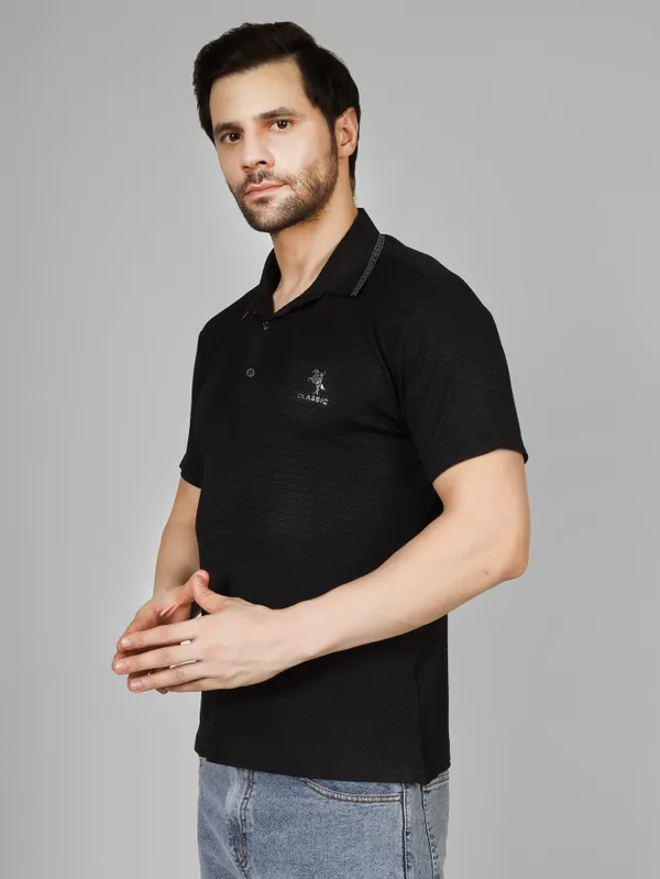 Seamless_Black_Cotton_Modern_Fit_Black_Self-Design_Polo_T_Shirt_For_Men