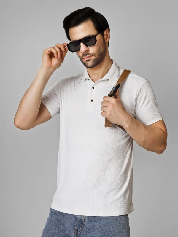 Seamless_White_Cotton_Modern_Fit_Black_Self-Design_Polo_T_Shirt_For_Men
