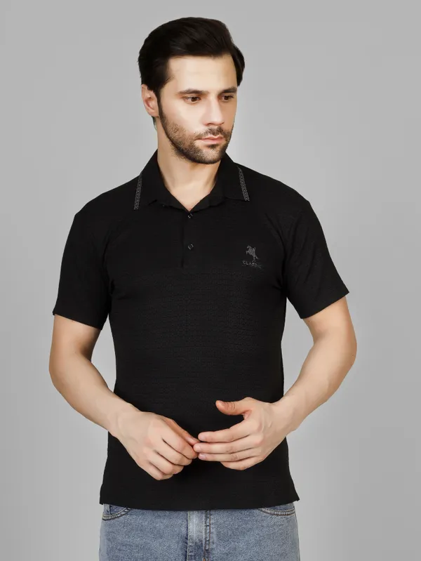 Seamless_Black_Cotton_Modern_Fit_Black_Self-Design_Polo_T_Shirt_For_Men