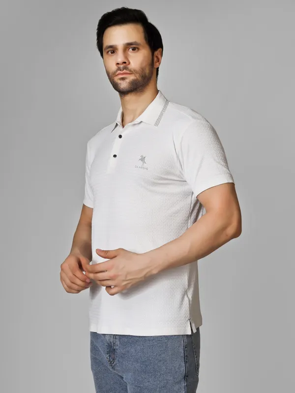 Seamless_White_Cotton_Modern_Fit_Black_Self-Design_Polo_T_Shirt_For_Men