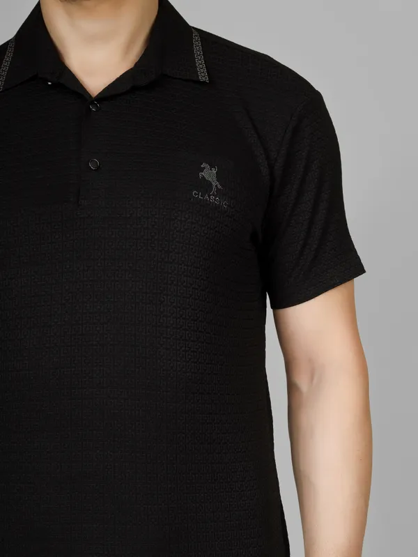 Seamless_Black_Cotton_Modern_Fit_Black_Self-Design_Polo_T_Shirt_For_Men