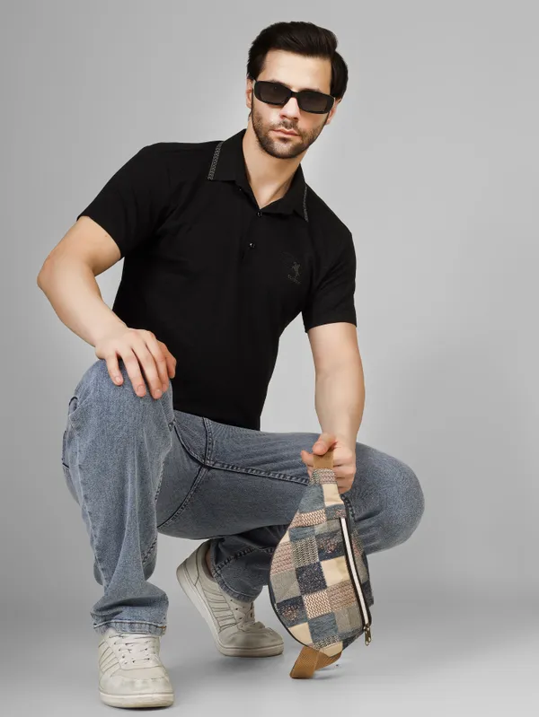 Seamless_Black_Cotton_Modern_Fit_Black_Self-Design_Polo_T_Shirt_For_Men