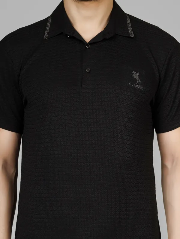 Seamless_Black_Cotton_Modern_Fit_Black_Self-Design_Polo_T_Shirt_For_Men
