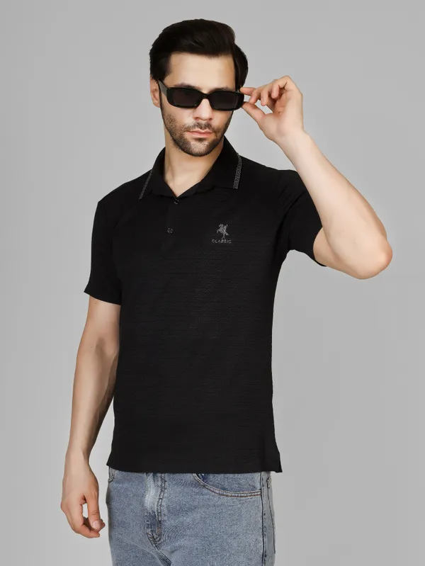 Seamless_Black_Cotton_Modern_Fit_Black_Self-Design_Polo_T_Shirt_For_Men