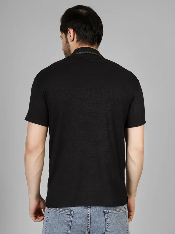 Seamless_Black_Cotton_Modern_Fit_Black_Self-Design_Polo_T_Shirt_For_Men