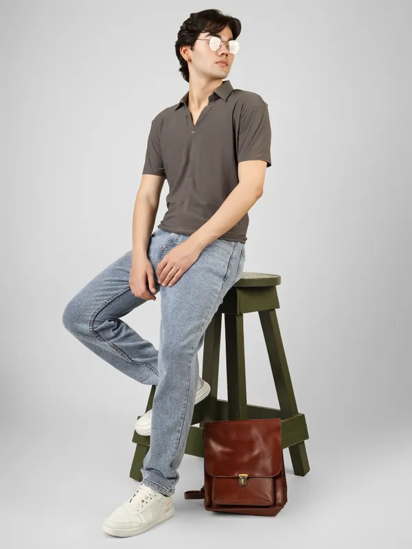 Grey_Nylon_V-Neck_Seamless_T-Shirt__For_Men
