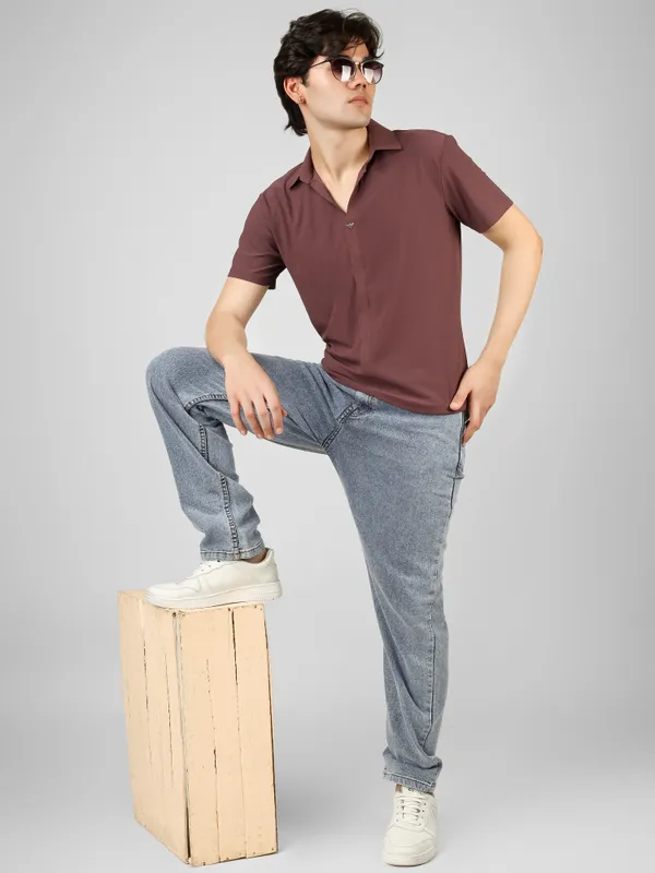 Maroon_Nylon_V-Neck_Seamless_T-Shirt__For_Men