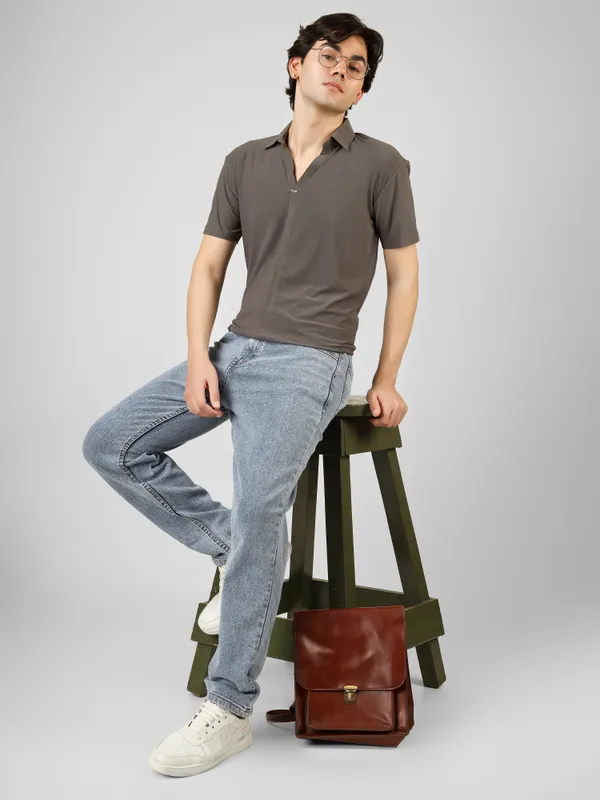 Grey_Nylon_V-Neck_Seamless_T-Shirt__For_Men