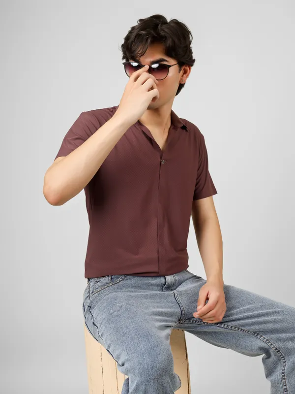 Maroon_Nylon_V-Neck_Seamless_T-Shirt__For_Men