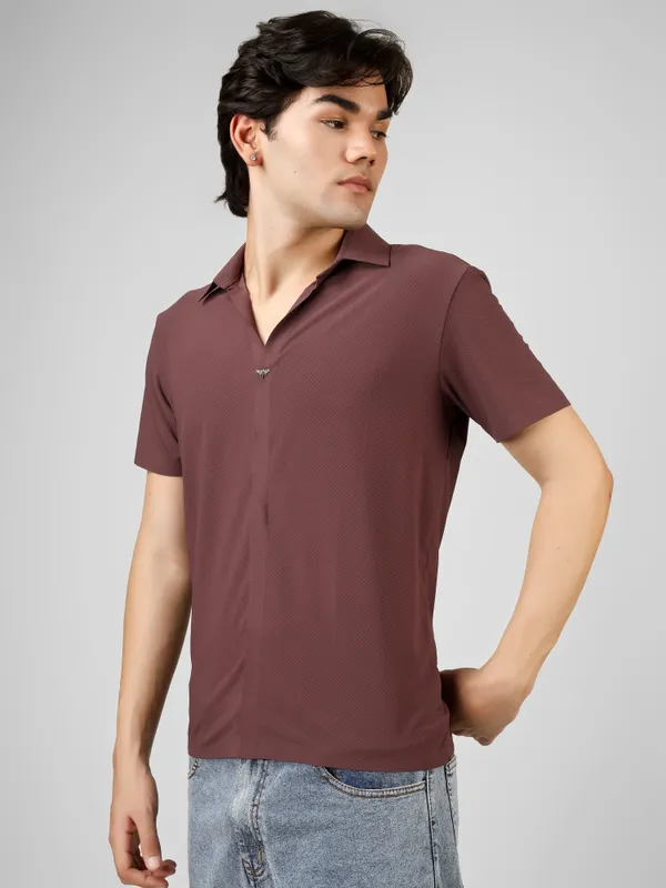 Maroon_Nylon_V-Neck_Seamless_T-Shirt__For_Men