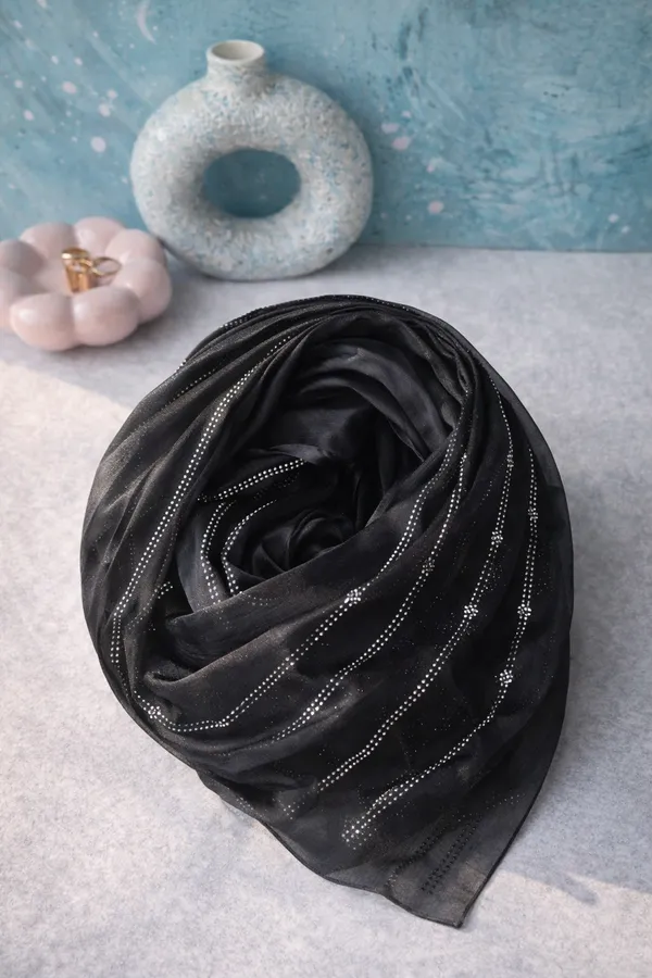 Black_Lumina_Hijab_Stone_Bamboo_Satin(180_Cm_X_70_Cm)