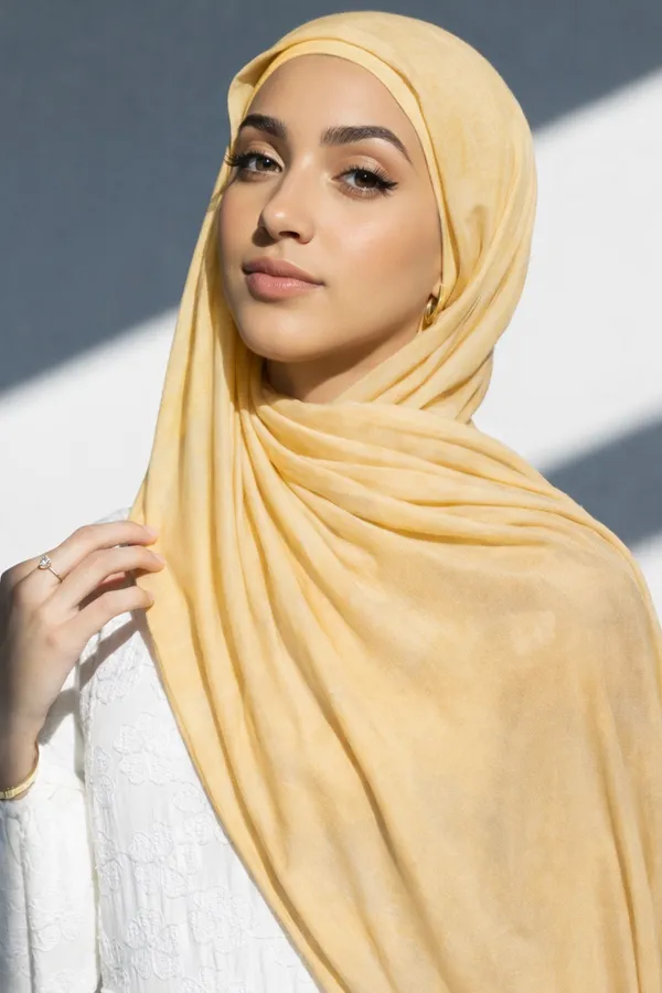 Buttercream_Velvet_Satin_Premium_Hijab