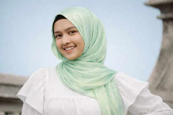 Green_Gold_Hijab_—_Shimmer_Luster_Collection