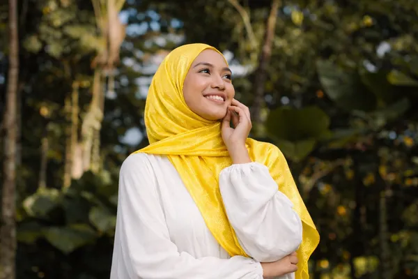 Yellow_Gold_Hijab_—_Shimmer_Luster_Collection