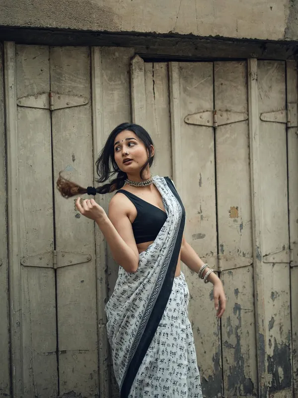 Blooming_Elegance_Saree__|_premium_|_Sunshine_Elegance_Linen