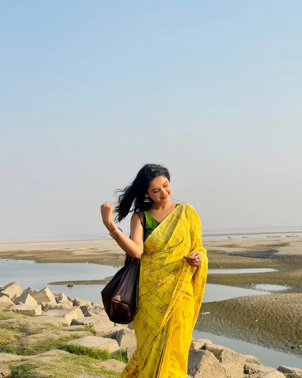 Blooming_Elegance_Saree__|_premium_|_Sunshine_Elegance_Linen