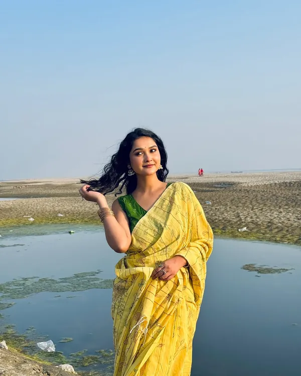 Blooming_Elegance_Saree__|_premium_|_Sunshine_Elegance_Linen