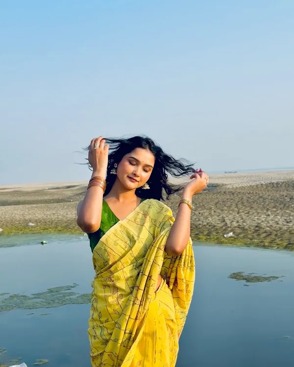 Blooming_Elegance_Saree__|_premium_|_Sunshine_Elegance_Linen