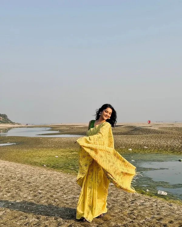 Blooming_Elegance_Saree__|_premium_|_Sunshine_Elegance_Linen