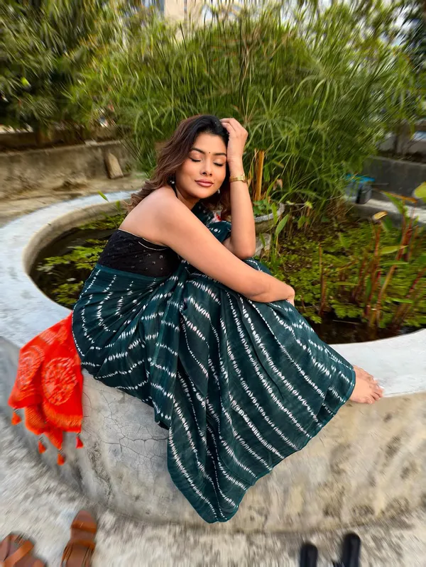 Blooming_Elegance_Saree__|_premium_|_Sunshine_Elegance_Linen