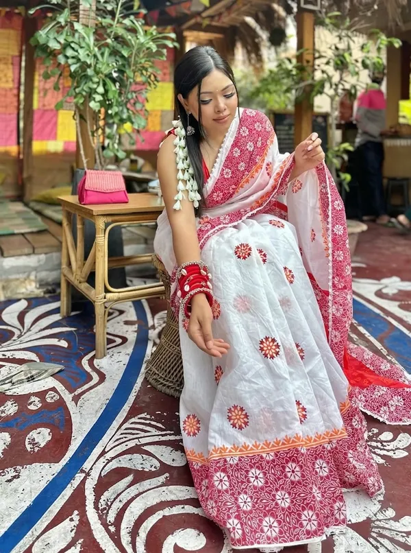 Traditional_Look_with_Modern_Elegance_|_Ideal_Gift_Choice_for_Women_|_Perfect_for_Daily_Wear
