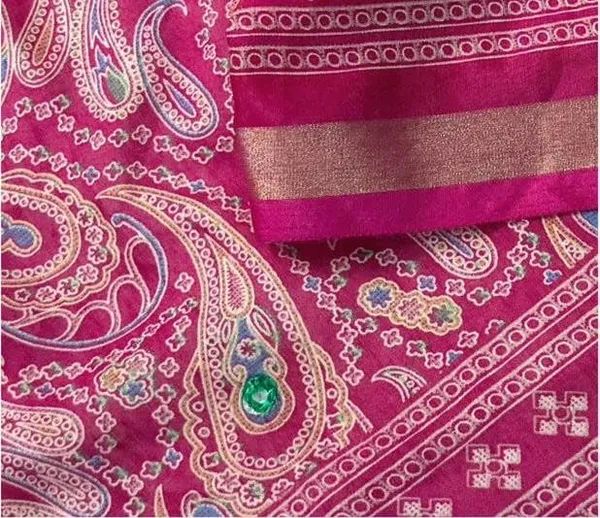 Ajrakh_Print_Saree_with_Paisley_Pattern,_Cotton_Blend,_Traditional_Woven_Border,_Ethnic_And_Fastival_Saree