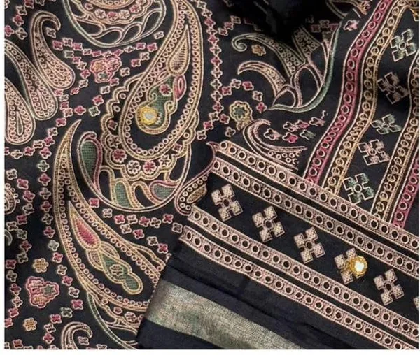 Ajrakh_Print_Saree_with_Paisley_Pattern,_Cotton_Blend,_Traditional_Woven_Border,_Ethnic_And_Fastival_Saree
