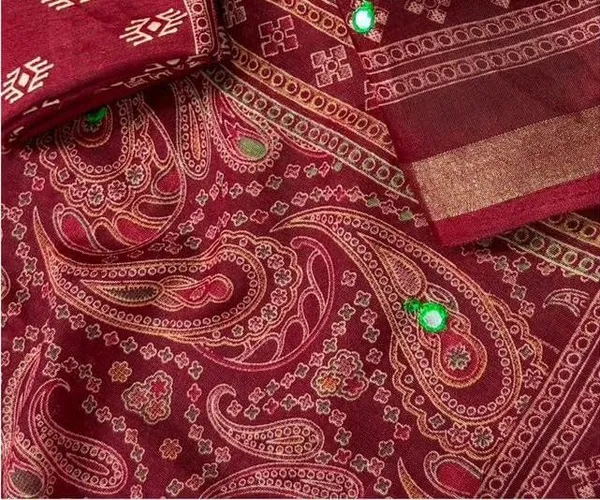 Ajrakh_Print_Saree_with_Paisley_Pattern,_Cotton_Blend,_Traditional_Woven_Border,_Ethnic_And_Fastival_Saree