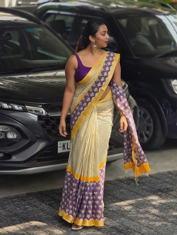 Blooming_Elegance_Saree__|_premium_|_Sunshine_Elegance_Linen