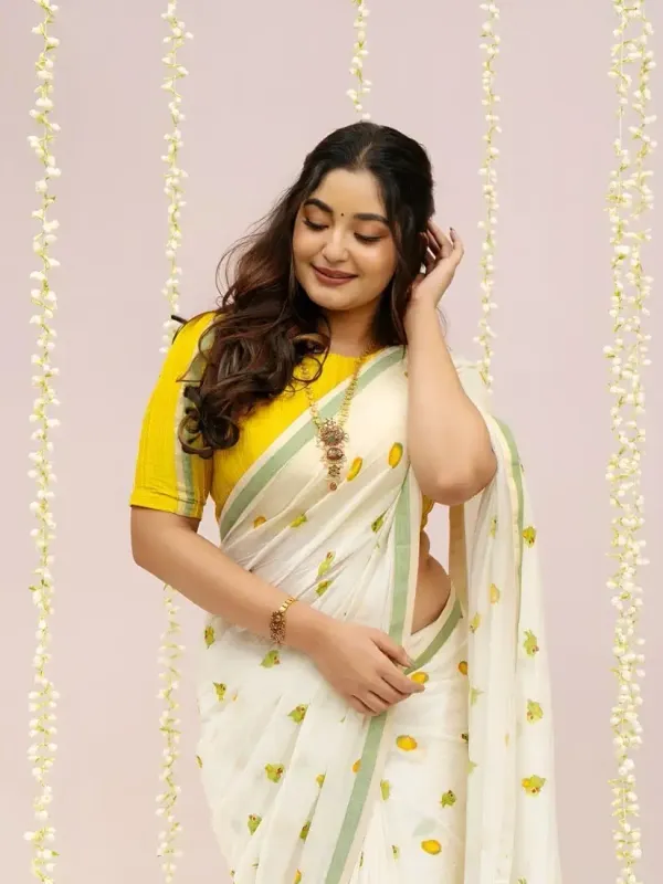Luxury_Jacquard_Saree_with_Classic_Royal_Style