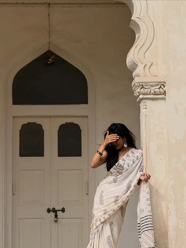 Sunlit_Ivory_Bloom__|_____premium__linen_saree