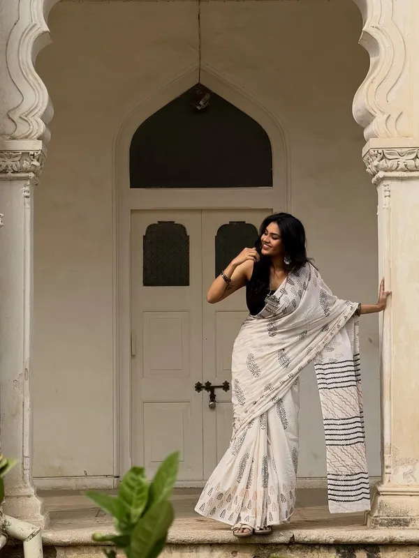 Sunlit_Ivory_Bloom__|_____premium__linen_saree