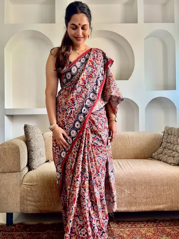 The_Royal_Drape_linen_saree_|_Premiume_saree_|_Classic_Wear_saree
