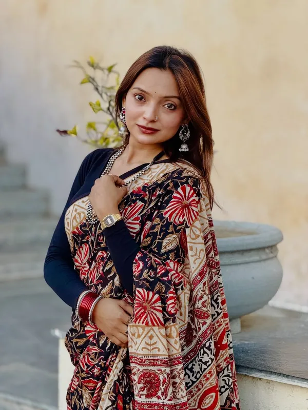 The_Royal_Drape_linen_saree_|_Premiume_saree_|_Classic_Wear_saree