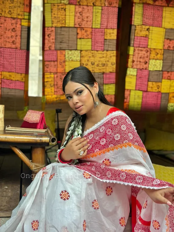 Traditional_Look_with_Modern_Elegance_|_Ideal_Gift_Choice_for_Women_|_Perfect_for_Daily_Wear