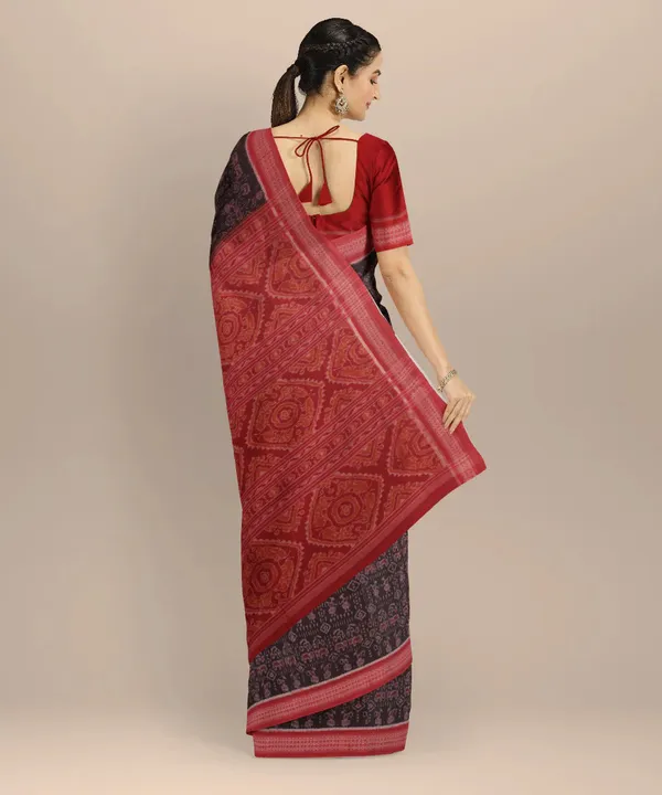 Royal_Jacquard_Saree_with_Elegant_Fall