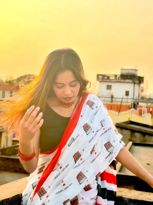 Sunlit_Ivory_Bloom__|_____premium__linen_saree