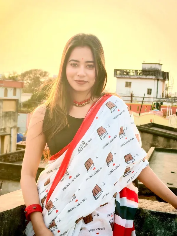 Sunlit_Ivory_Bloom__|_____premium__linen_saree