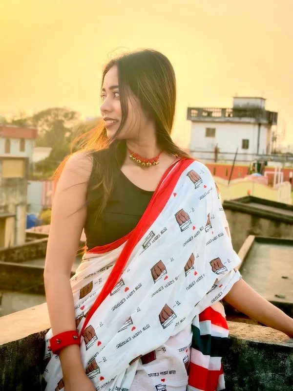 Sunlit_Ivory_Bloom__|_____premium__linen_saree