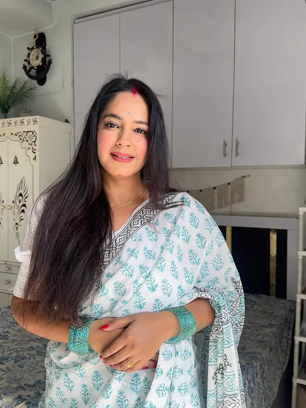 Soft_Bloom_linen_cotton_saree_|_Linen_Aura_Elegance