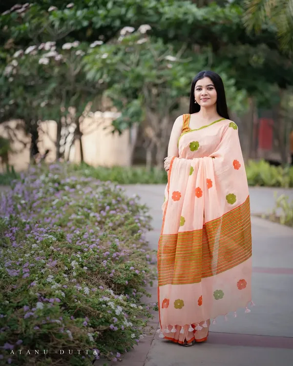 Pure_Linen_Cotton_Saree_For_Women_With_Running_Blouse_Piece