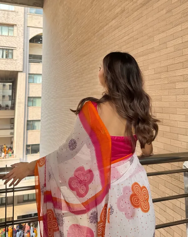 Blooming_Elegance_Saree__|_premium_|_Sunshine_Elegance_Linen