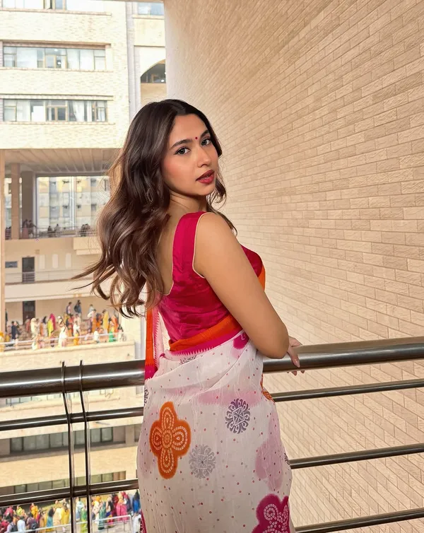 Blooming_Elegance_Saree__|_premium_|_Sunshine_Elegance_Linen
