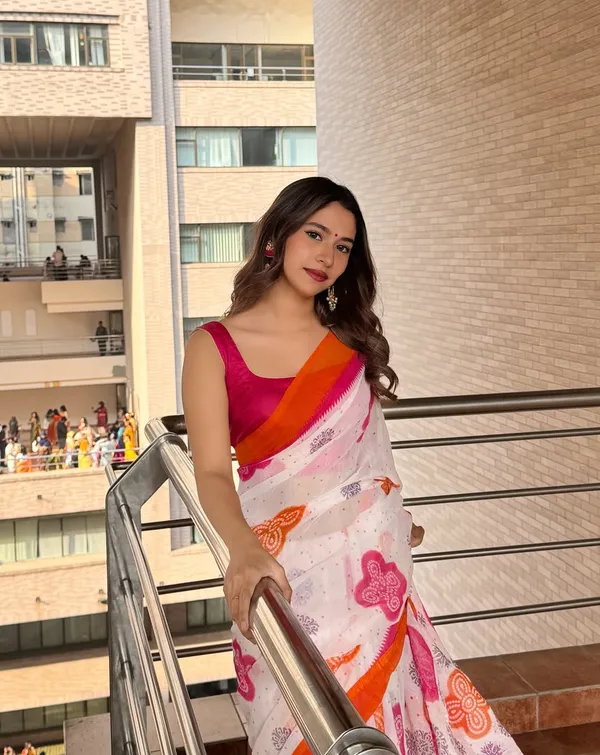 Blooming_Elegance_Saree__|_premium_|_Sunshine_Elegance_Linen